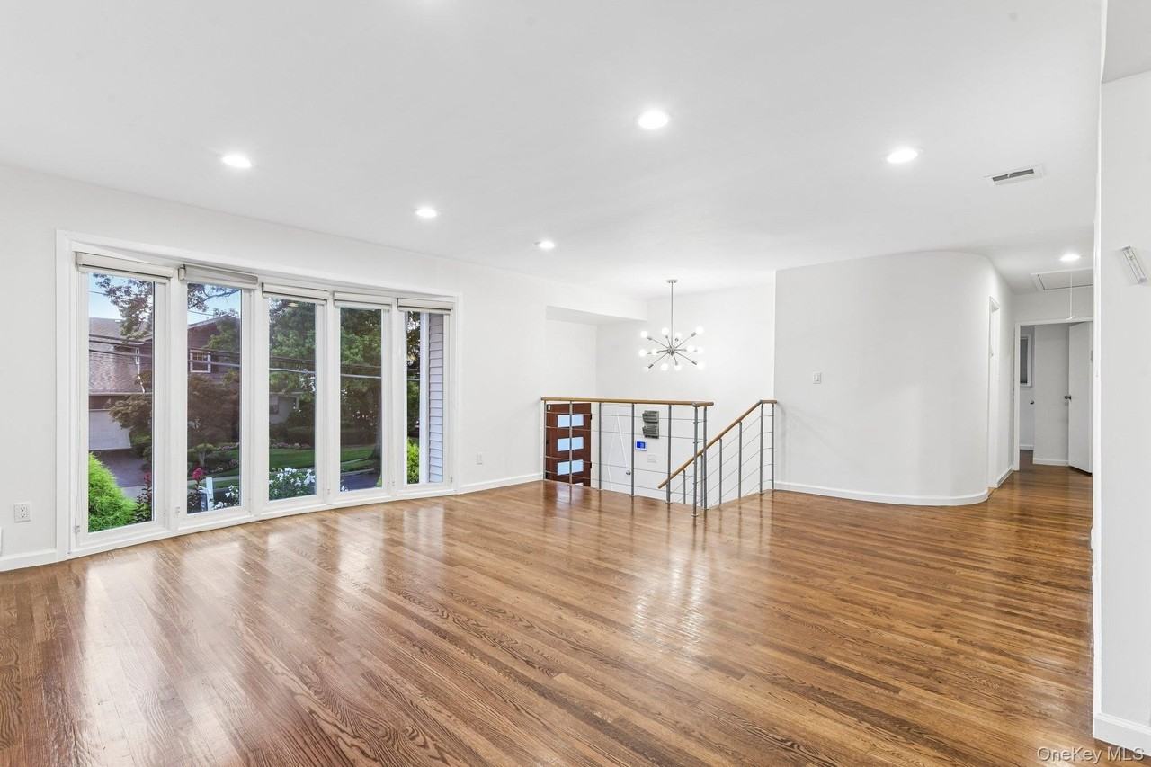 1114 Fordham Ln - Photo 4 of 37