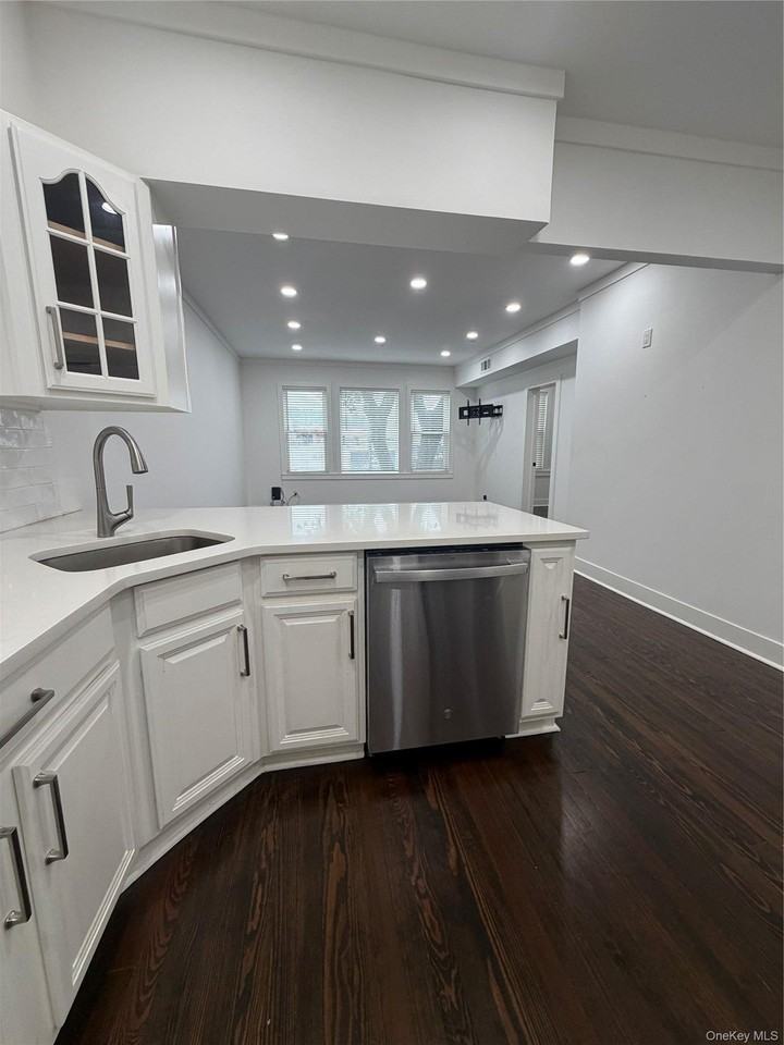 302A Main St #B - Photo 3 of 9