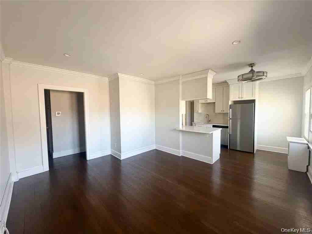 16 Minerva Pl #1C - Photo 2 of 9