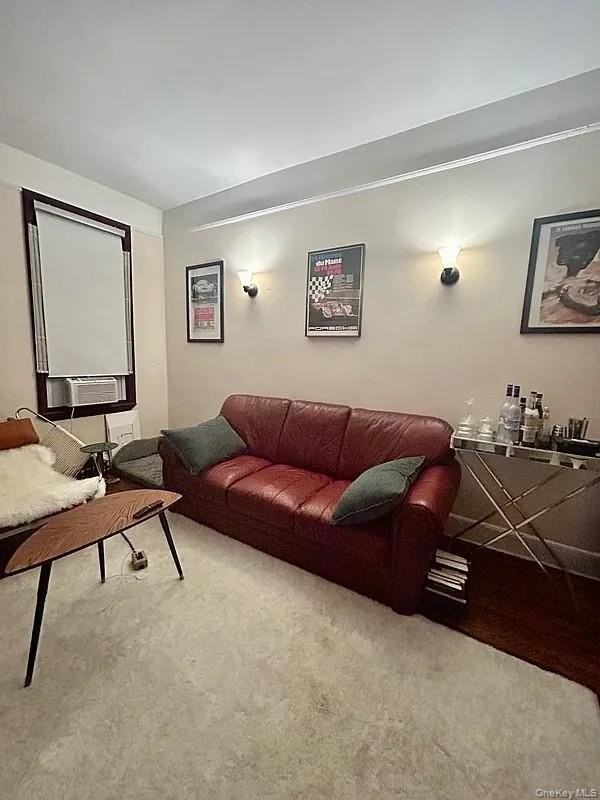 685 Manhattan Ave #3F - Photo 4 of 7