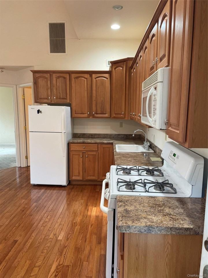 10 Torrey Ln - Photo 2 of 10