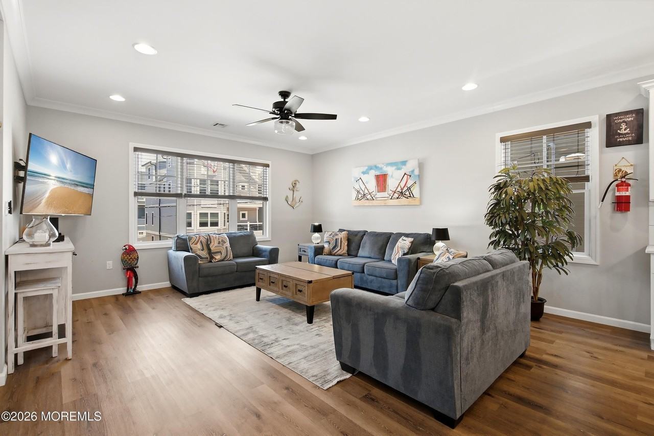 35 Coolidge Ave - Photo 4 of 22