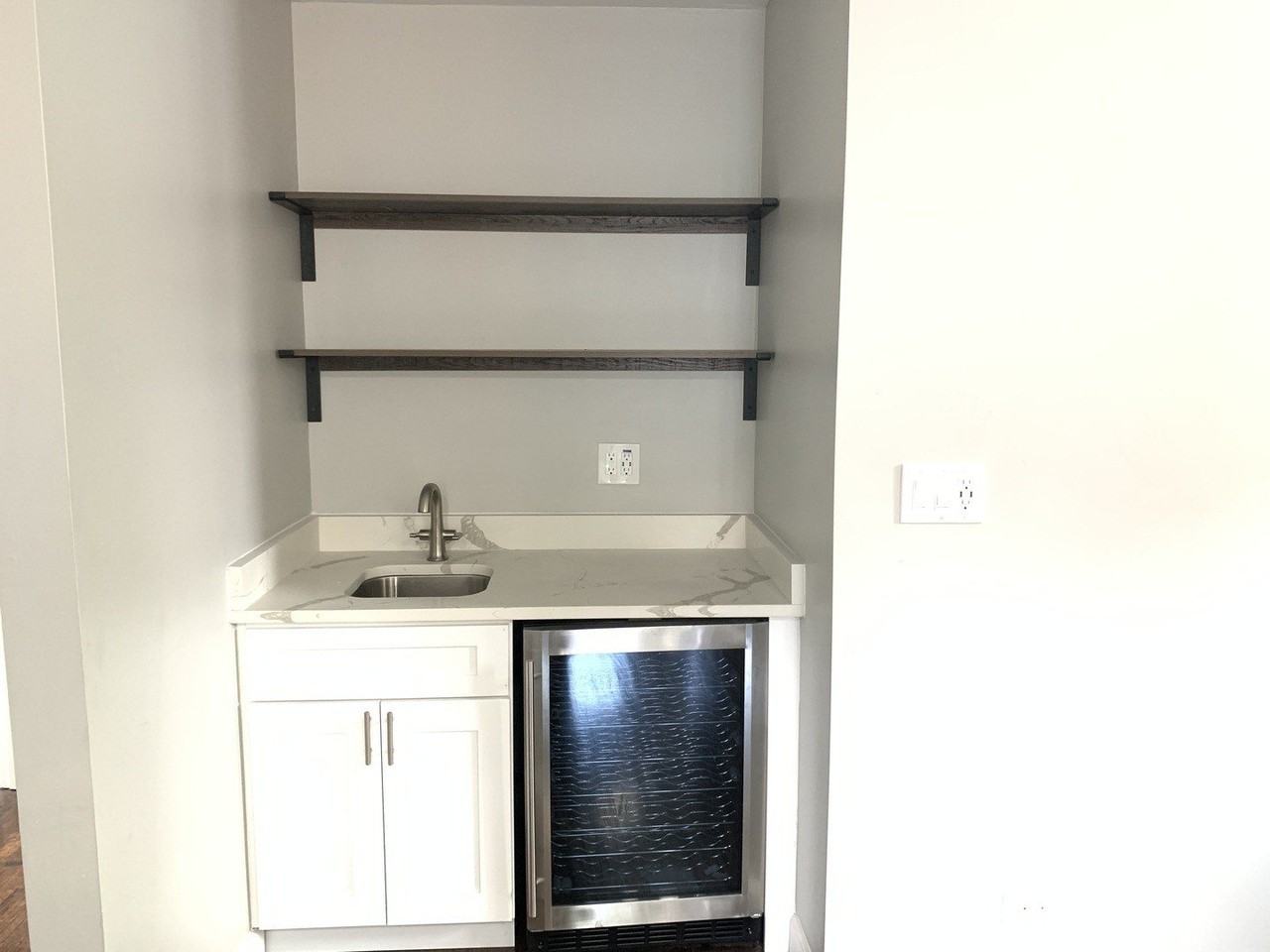 1114 N Crabtree Ln - Photo 4 of 12
