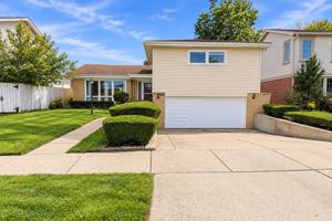 featured image of 7847 Maple St