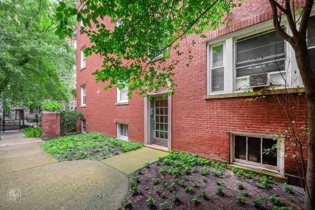 731 W Bittersweet Pl #2S - Photo 3 of 15