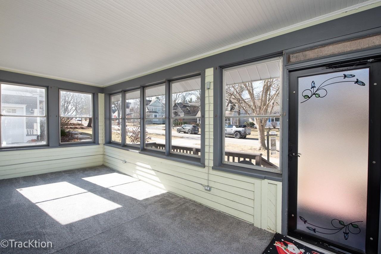 5313 Lyman Ave - Photo 4 of 24
