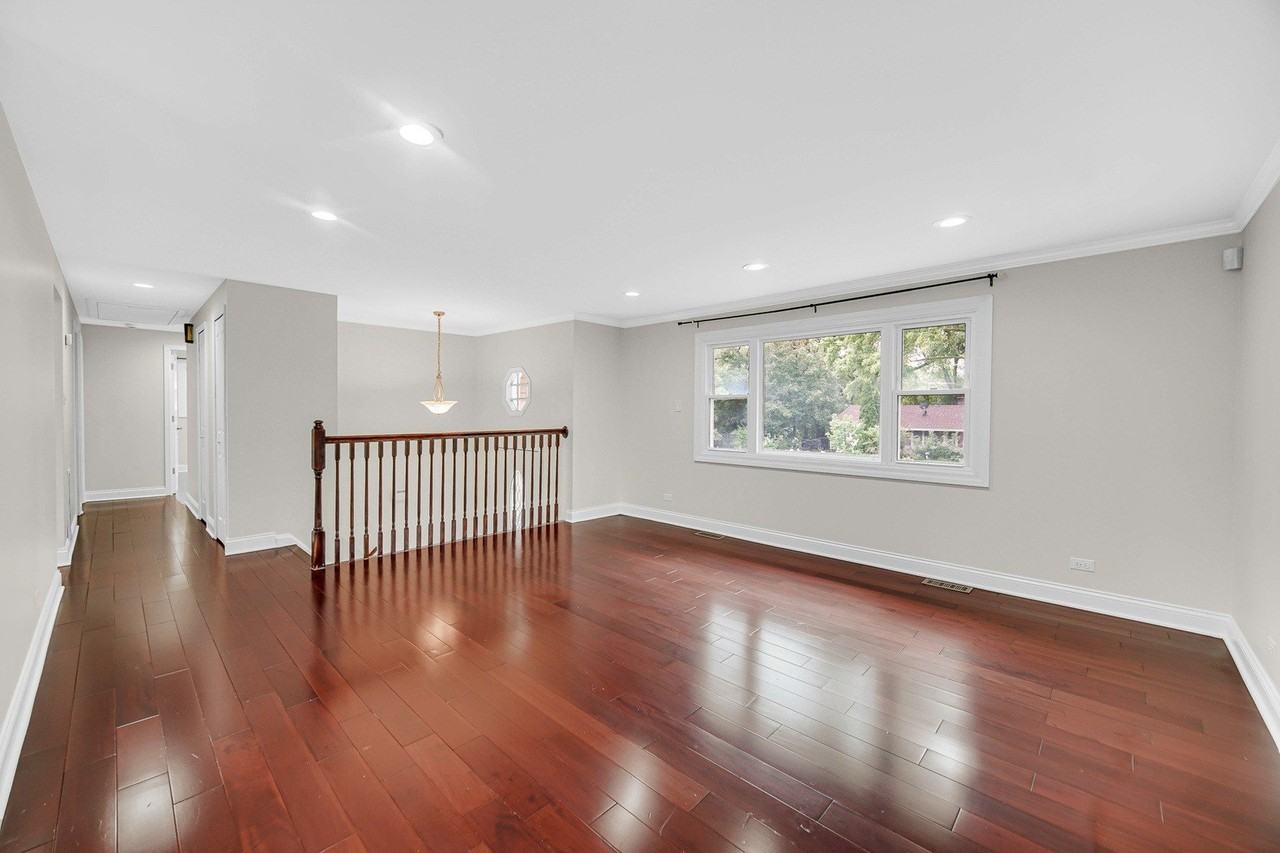 515 Falmouth Ln - Photo 4 of 22
