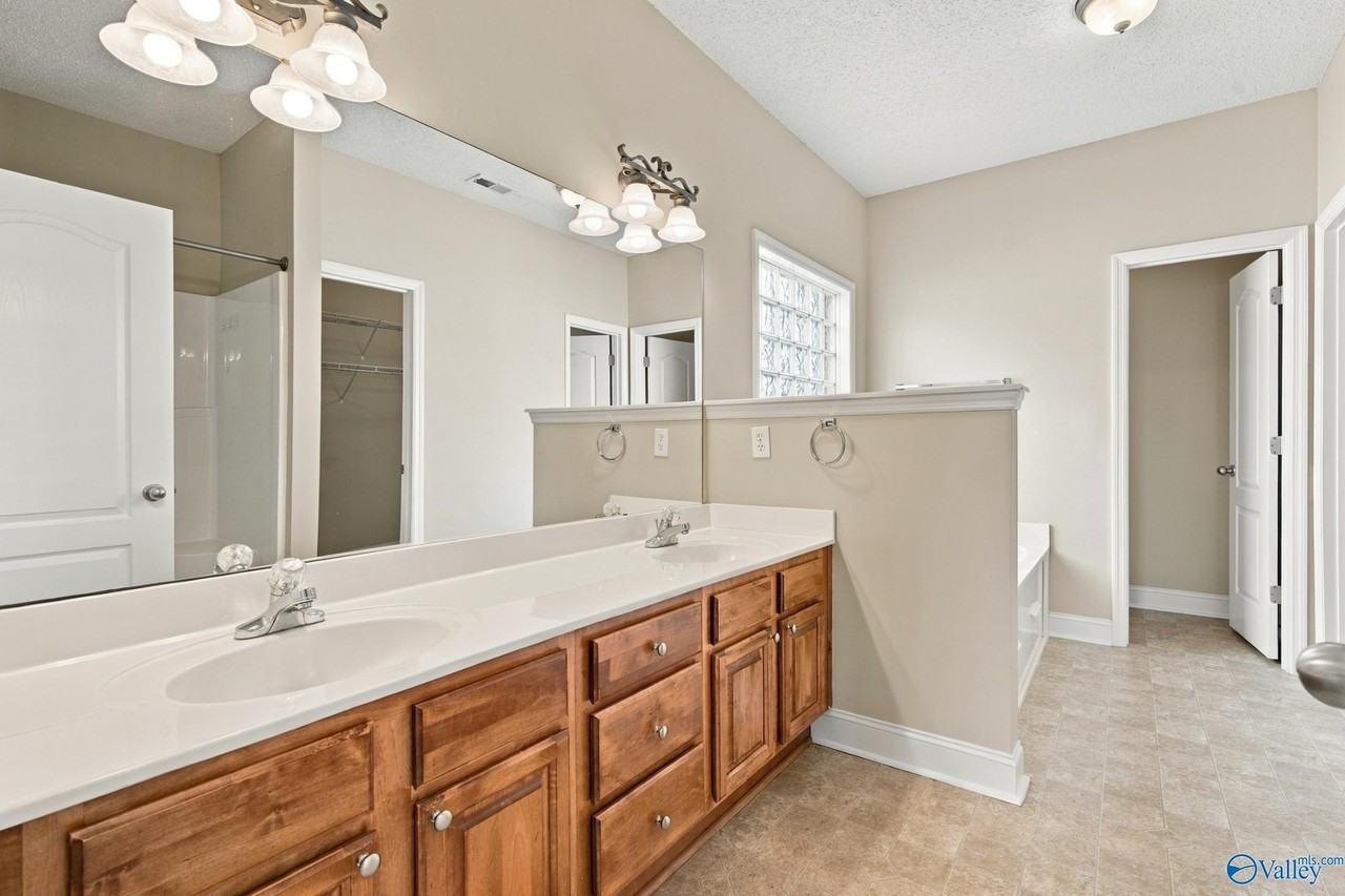 5006 Liberty Park Cir Se - Photo 7 of 15