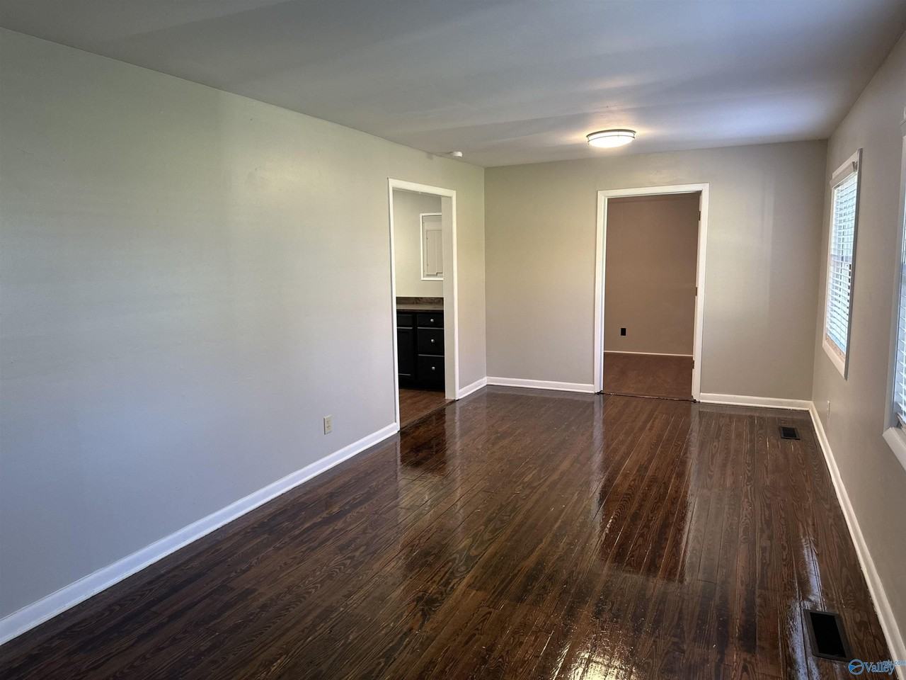 131 R Hammond Ct - Photo 2 of 13