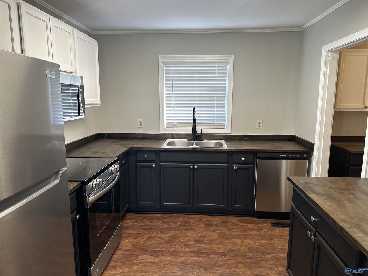 131 R Hammond Ct - Photo 3 of 13