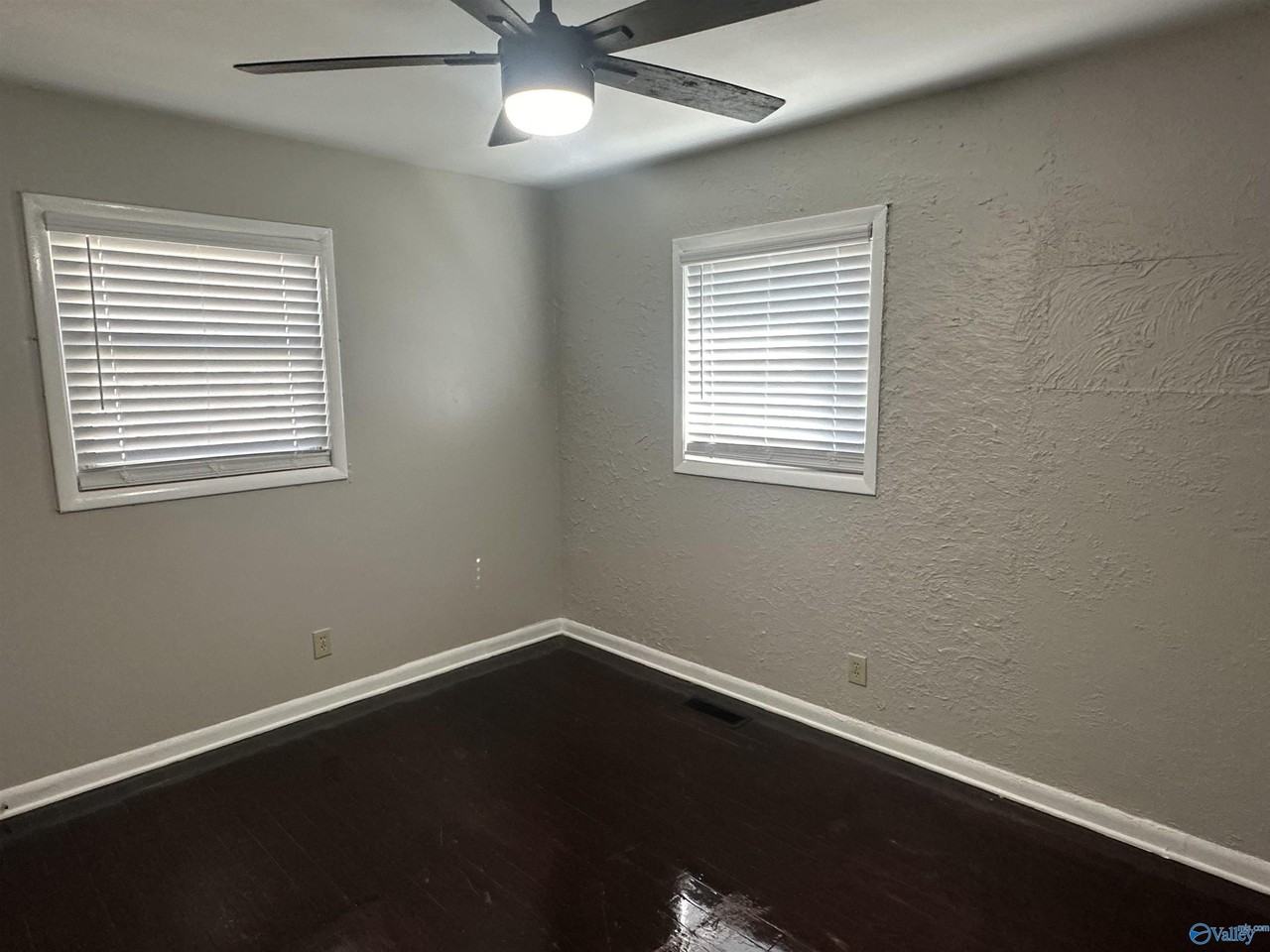131 R Hammond Ct - Photo 5 of 13