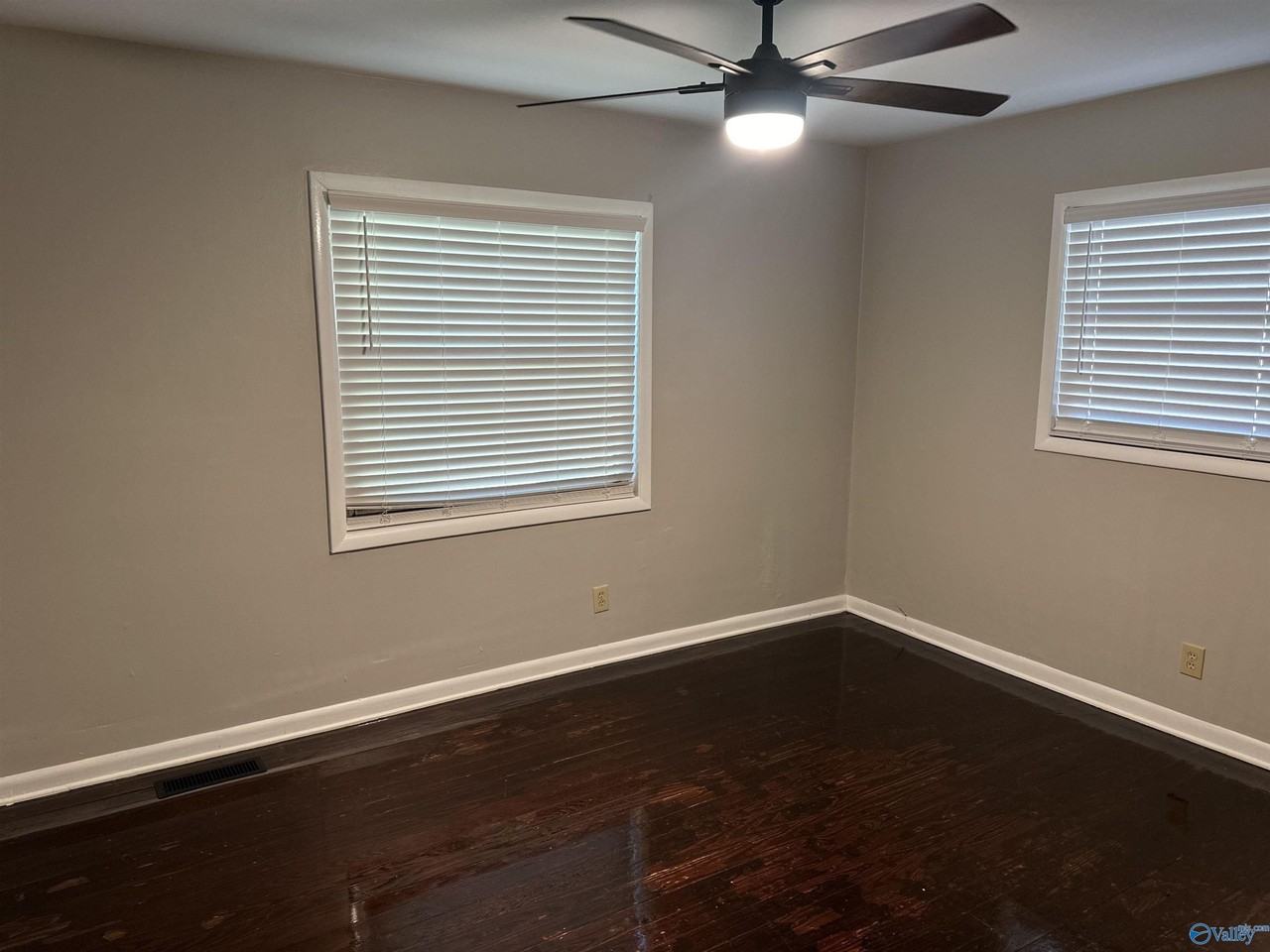 131 R Hammond Ct - Photo 7 of 13