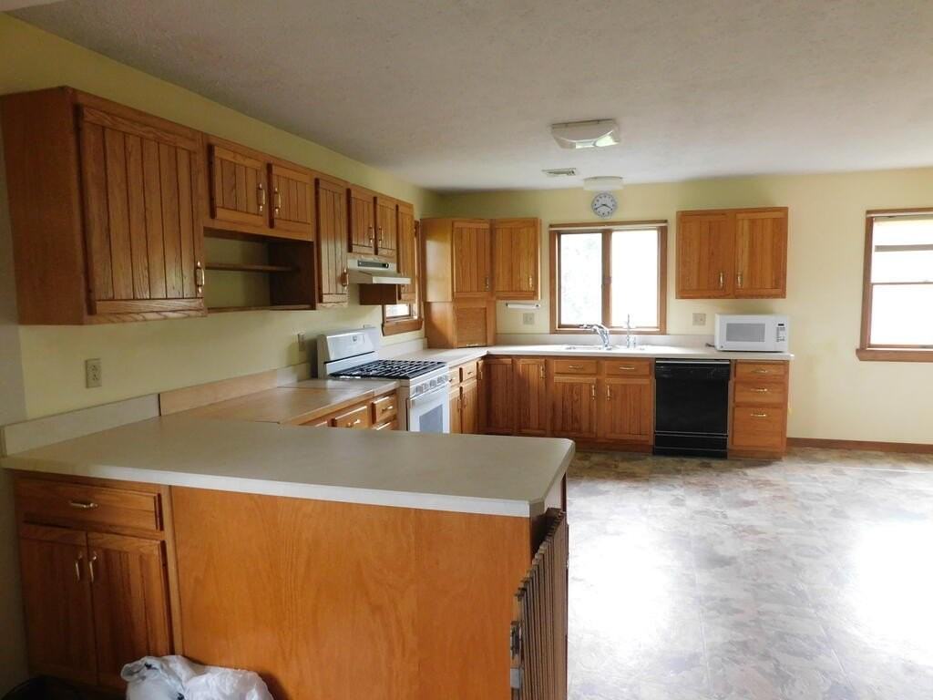 579 Dean Creek Rd - Photo 5 of 13