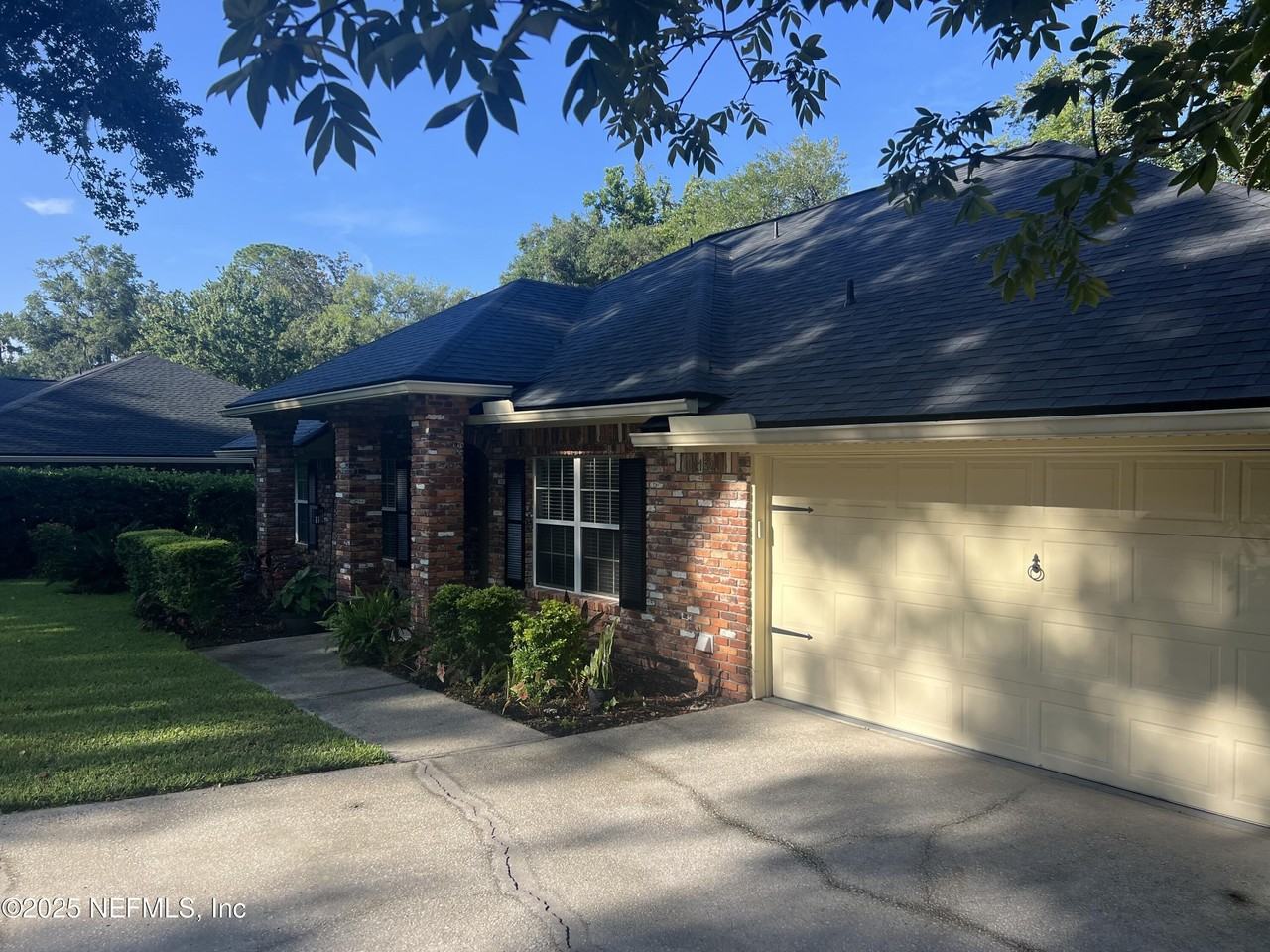 12152 Dividing Oaks Trl W - Photo 3 of 50