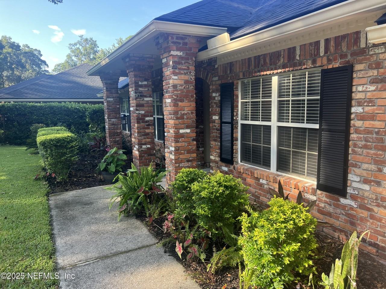 12152 Dividing Oaks Trl W - Photo 4 of 50