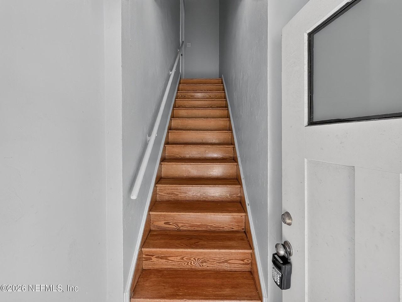 1547 Flagler Ave - Photo 4 of 33