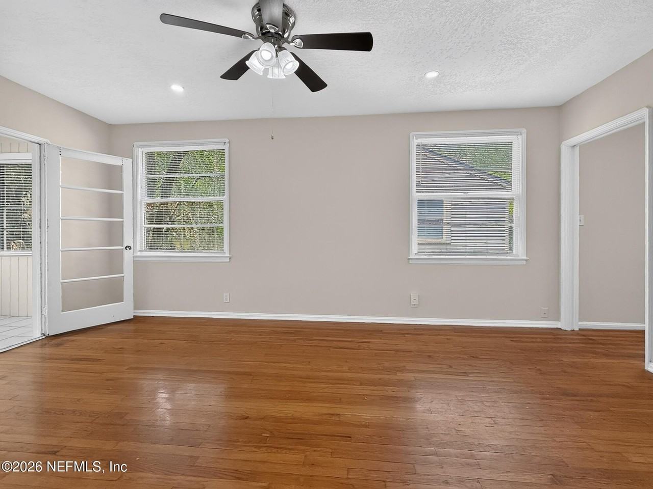 1547 Flagler Ave - Photo 6 of 33