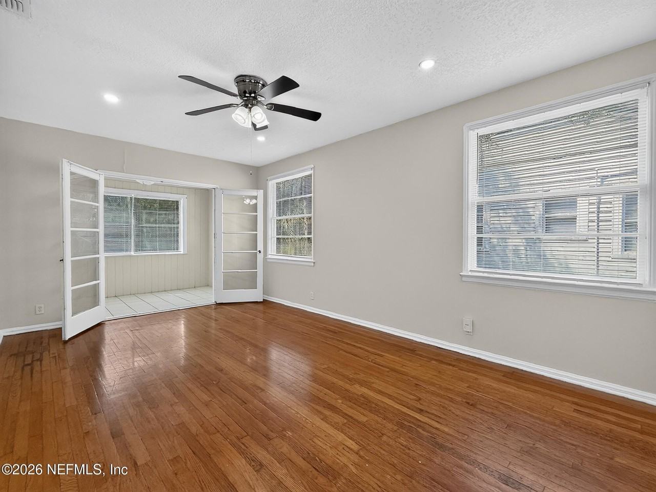1547 Flagler Ave - Photo 7 of 33