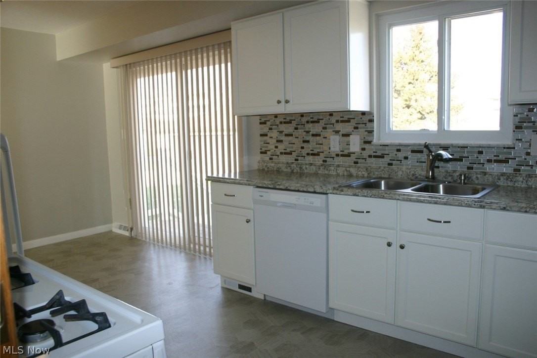 12020 Denver Dr - Photo 5 of 21