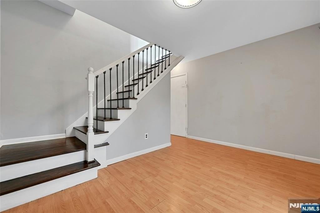 5 8th St - Photo 3 of 26