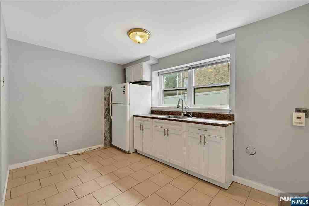 5 8th St - Photo 5 of 26