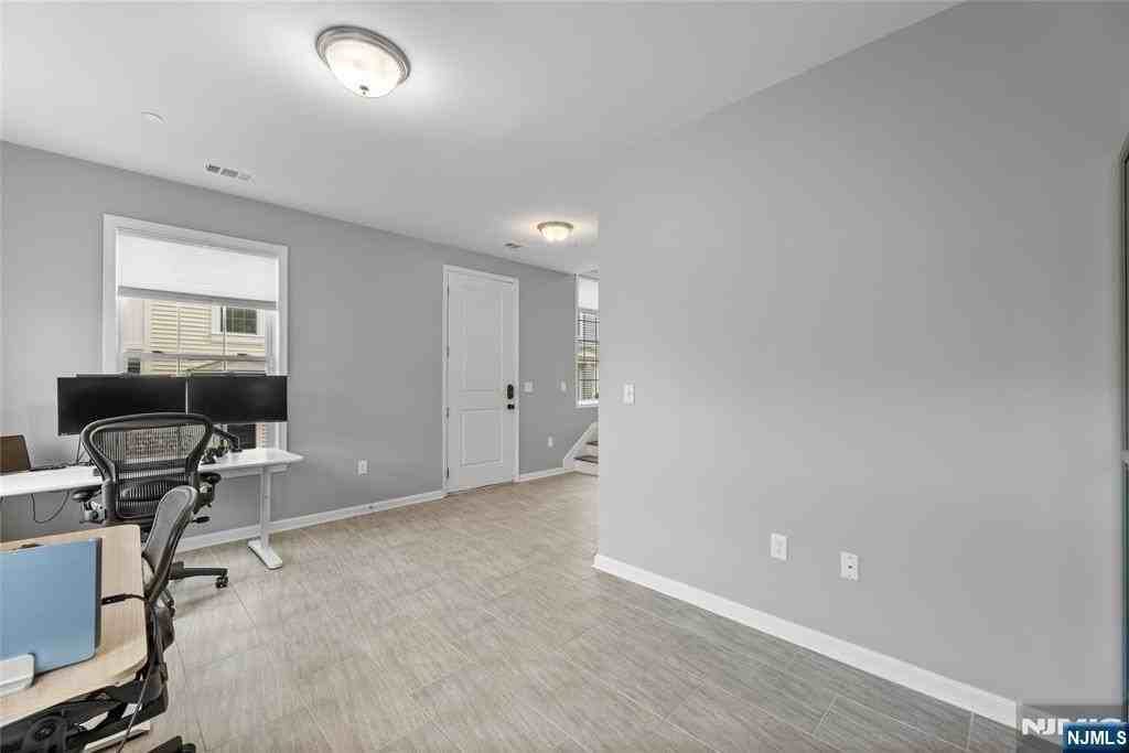 289 Bradley Dr - Photo 6 of 50
