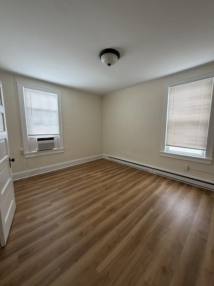 72 S Main St - Photo 4 of 6