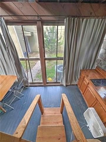 1204 Marengo St - Photo 4 of 13