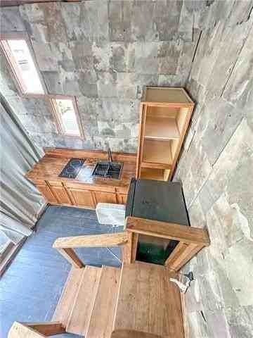 1204 Marengo St - Photo 5 of 13