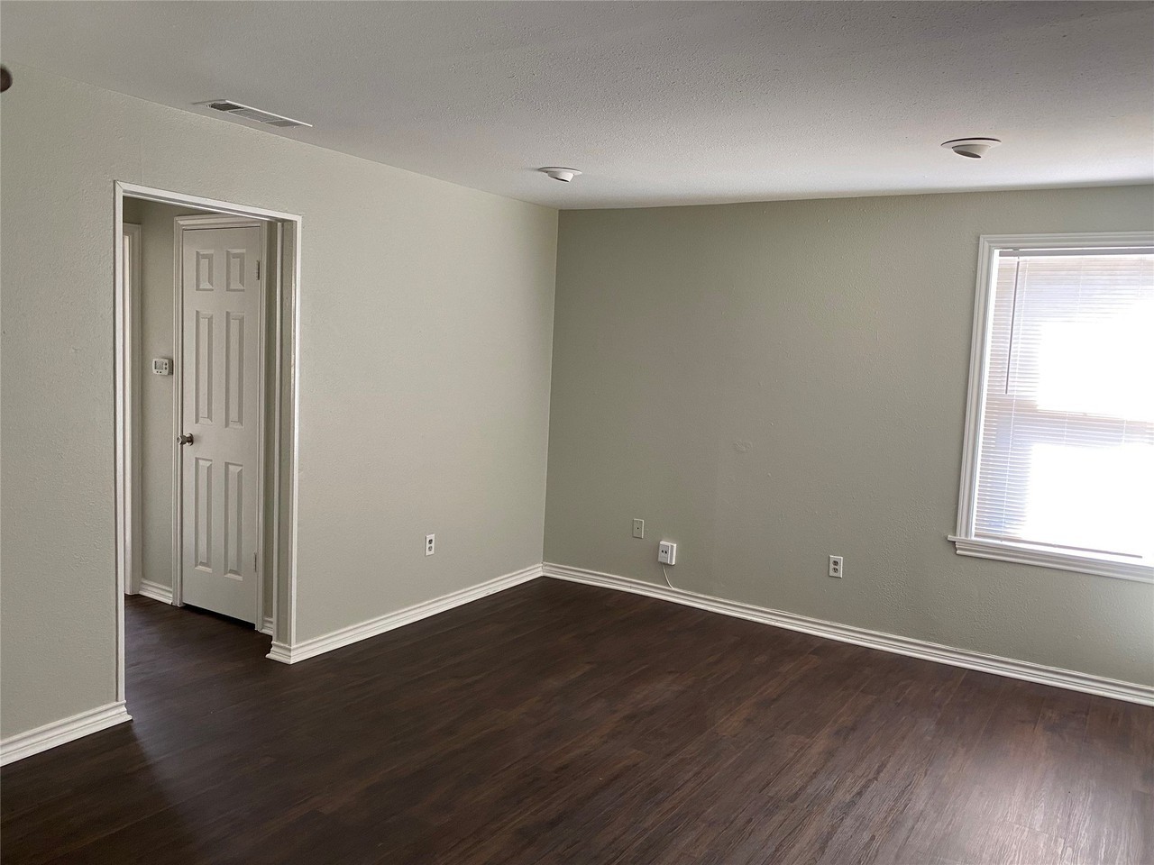 4936 Worth St #E - Photo 4 of 8