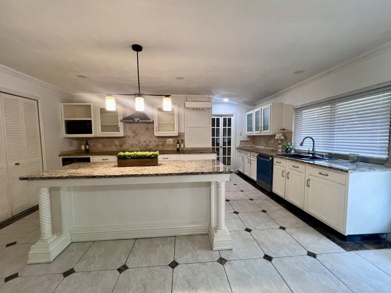 3925 Villa Downs Dr - Photo 6 of 15
