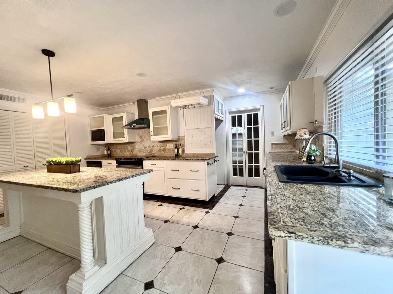 3925 Villa Downs Dr - Photo 7 of 15