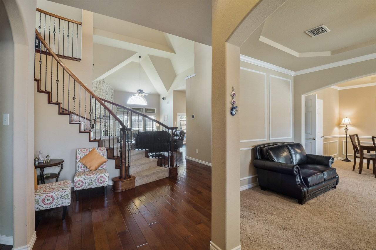 534 Windward Dr - Photo 2 of 20