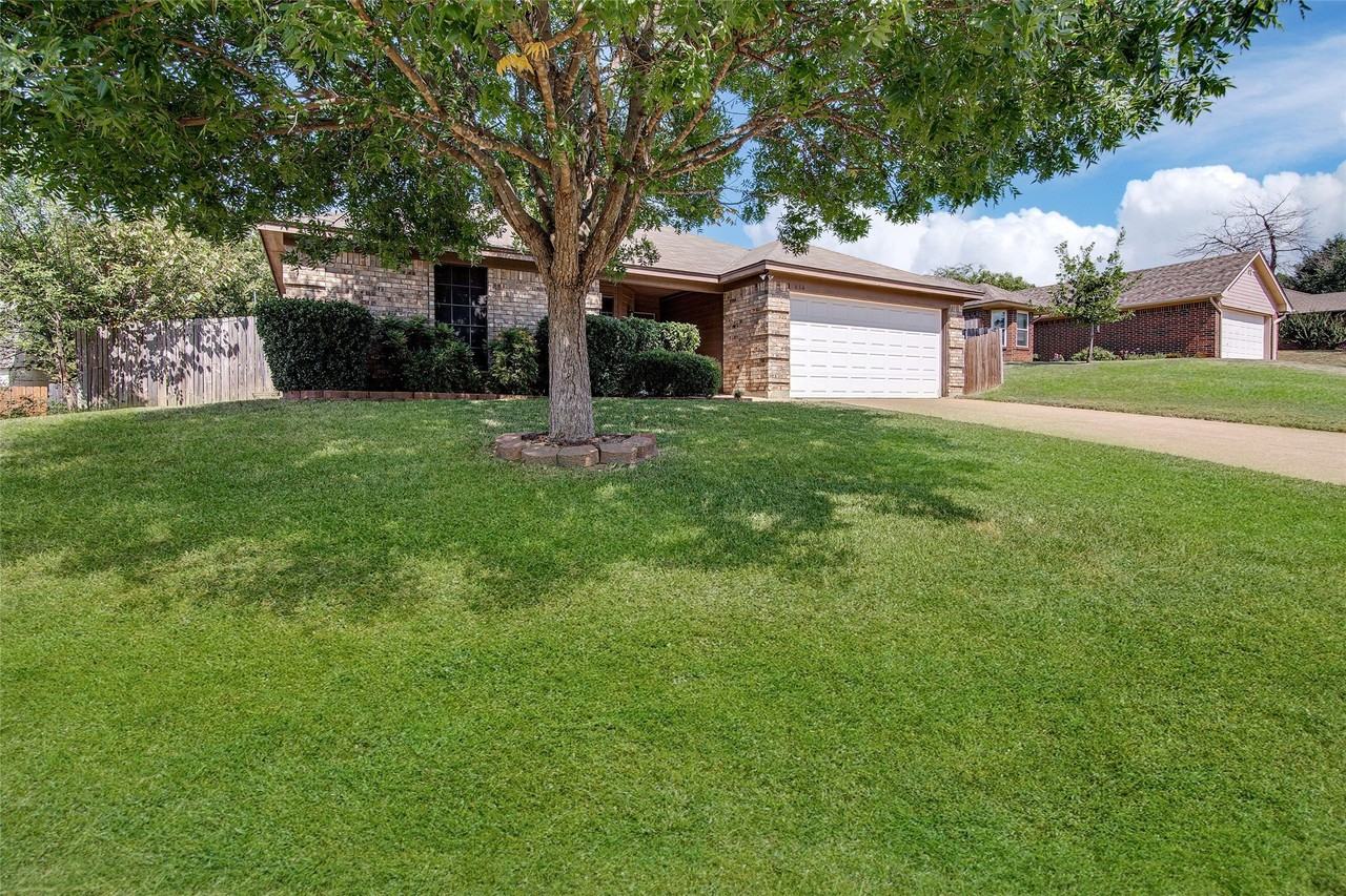 636 Ozark Ave - Photo 2 of 27