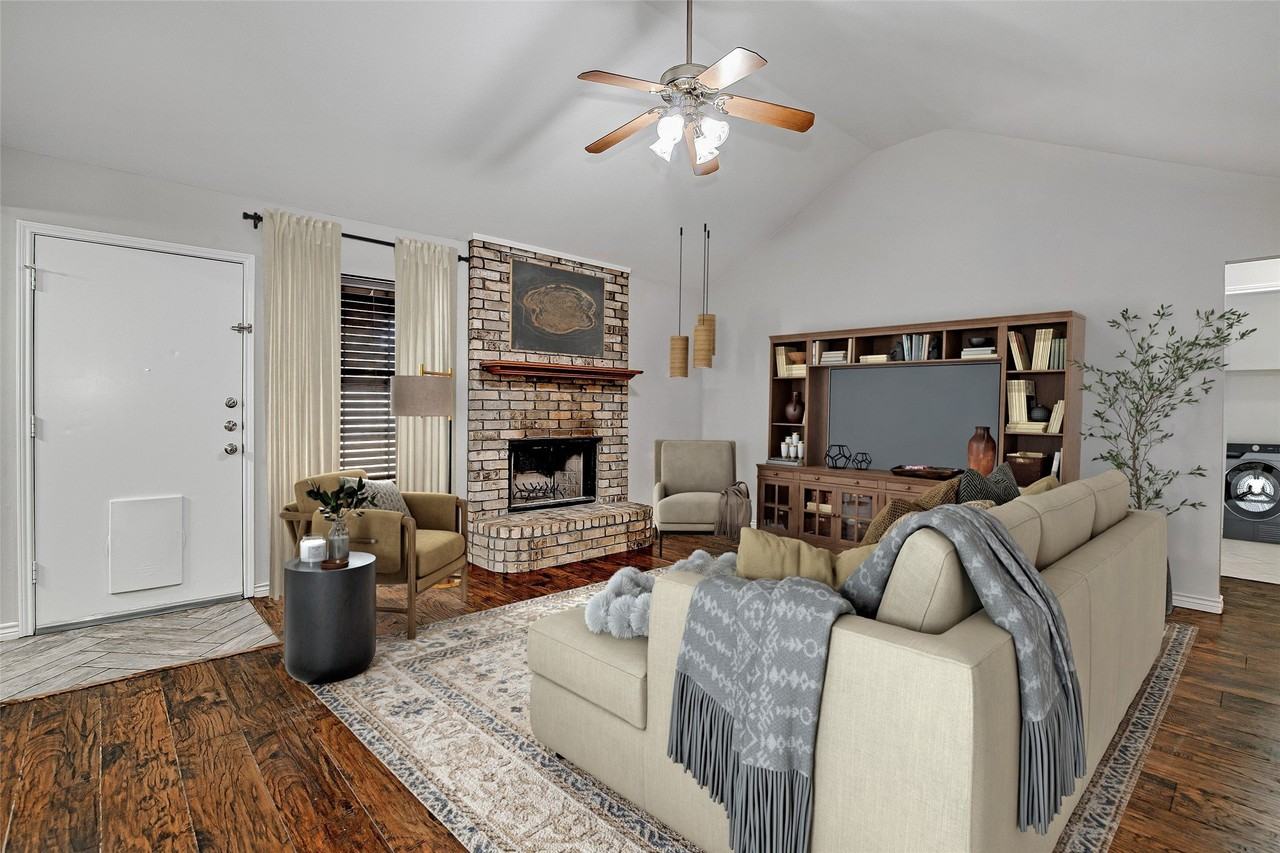636 Ozark Ave - Photo 4 of 27