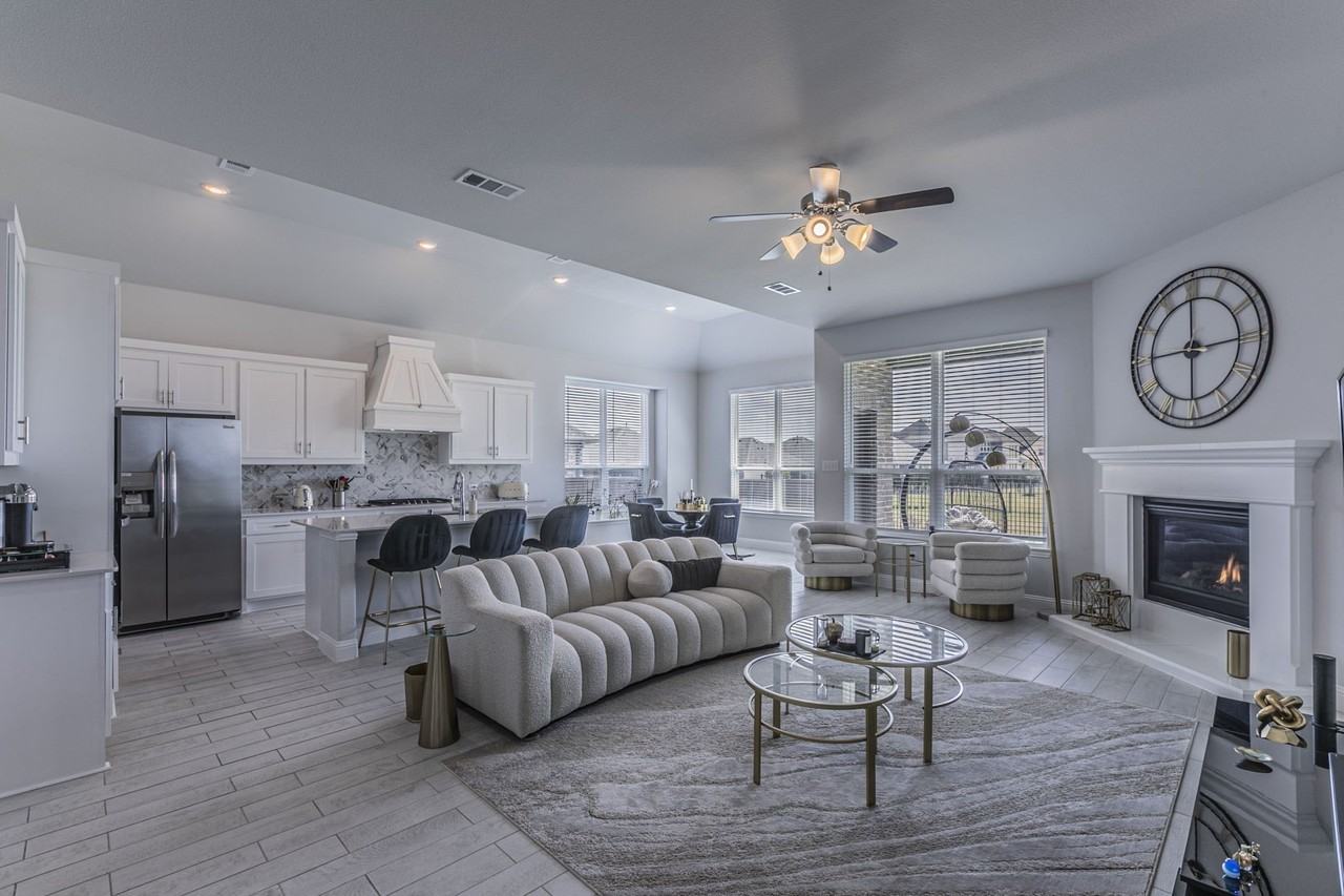 1301 Castiglione Ln - Photo 3 of 32
