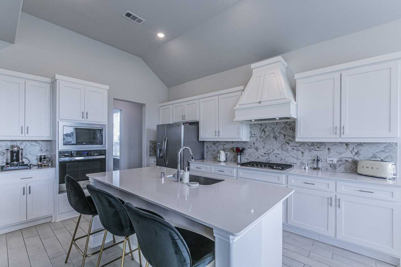 1301 Castiglione Ln - Photo 5 of 32
