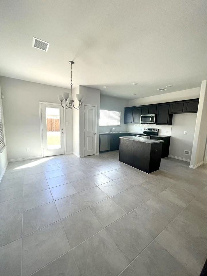 10517 Alpine Meadow Ln - Photo 4 of 11