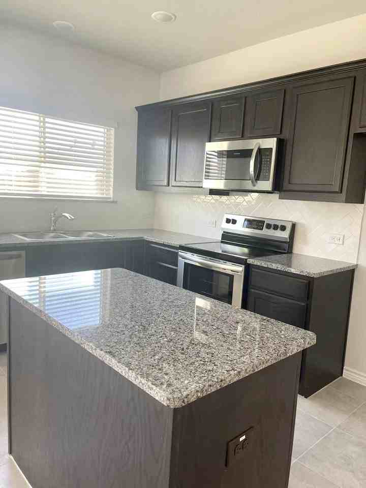 10517 Alpine Meadow Ln - Photo 5 of 11