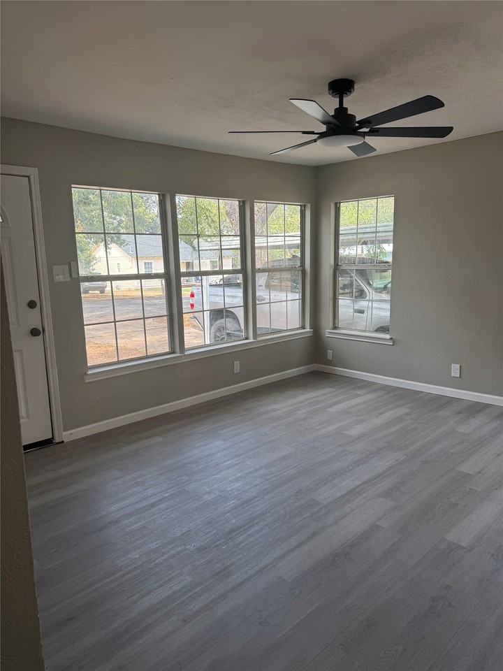 2519 W 8th Ave - Photo 2 of 8