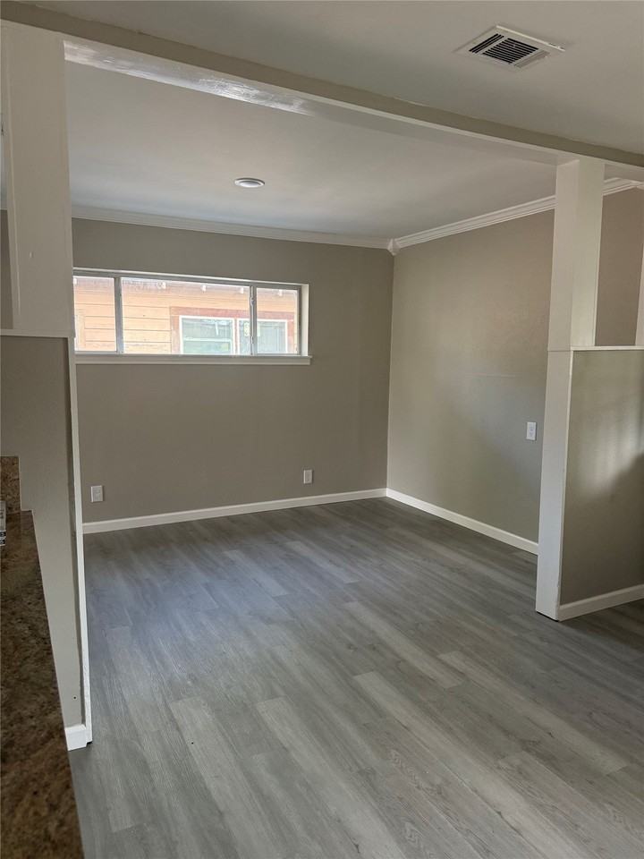 2519 W 8th Ave - Photo 3 of 8