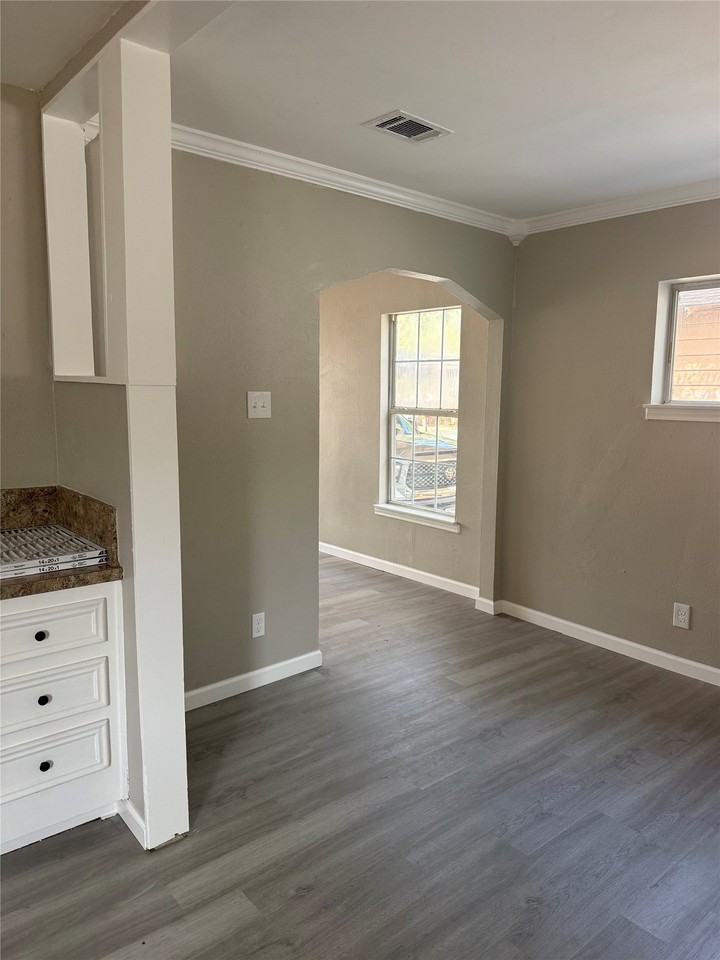 2519 W 8th Ave - Photo 5 of 8