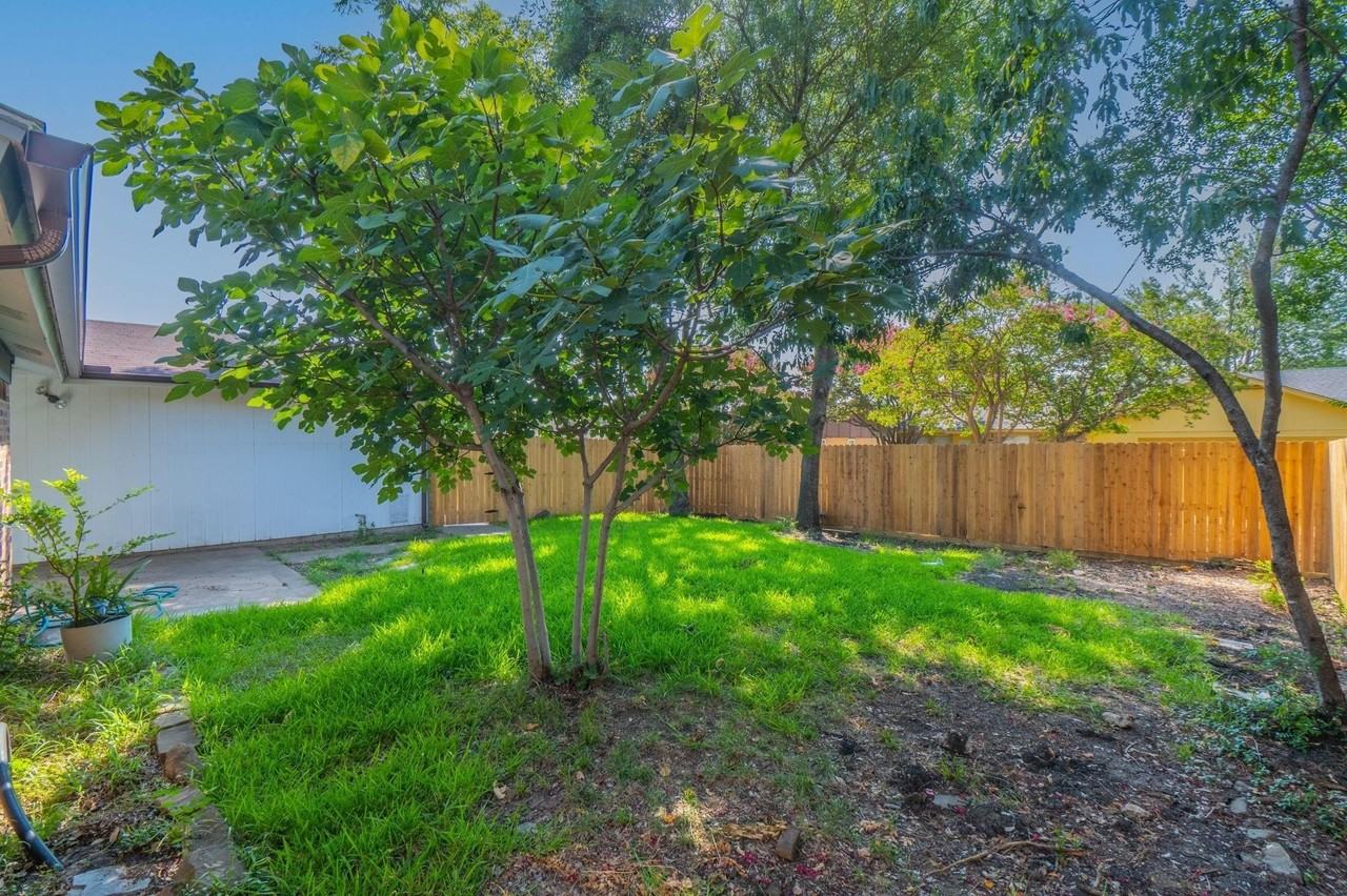 1514 Hindsdale Dr - Photo 2 of 25