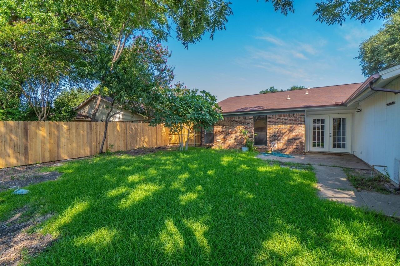 1514 Hindsdale Dr - Photo 4 of 25