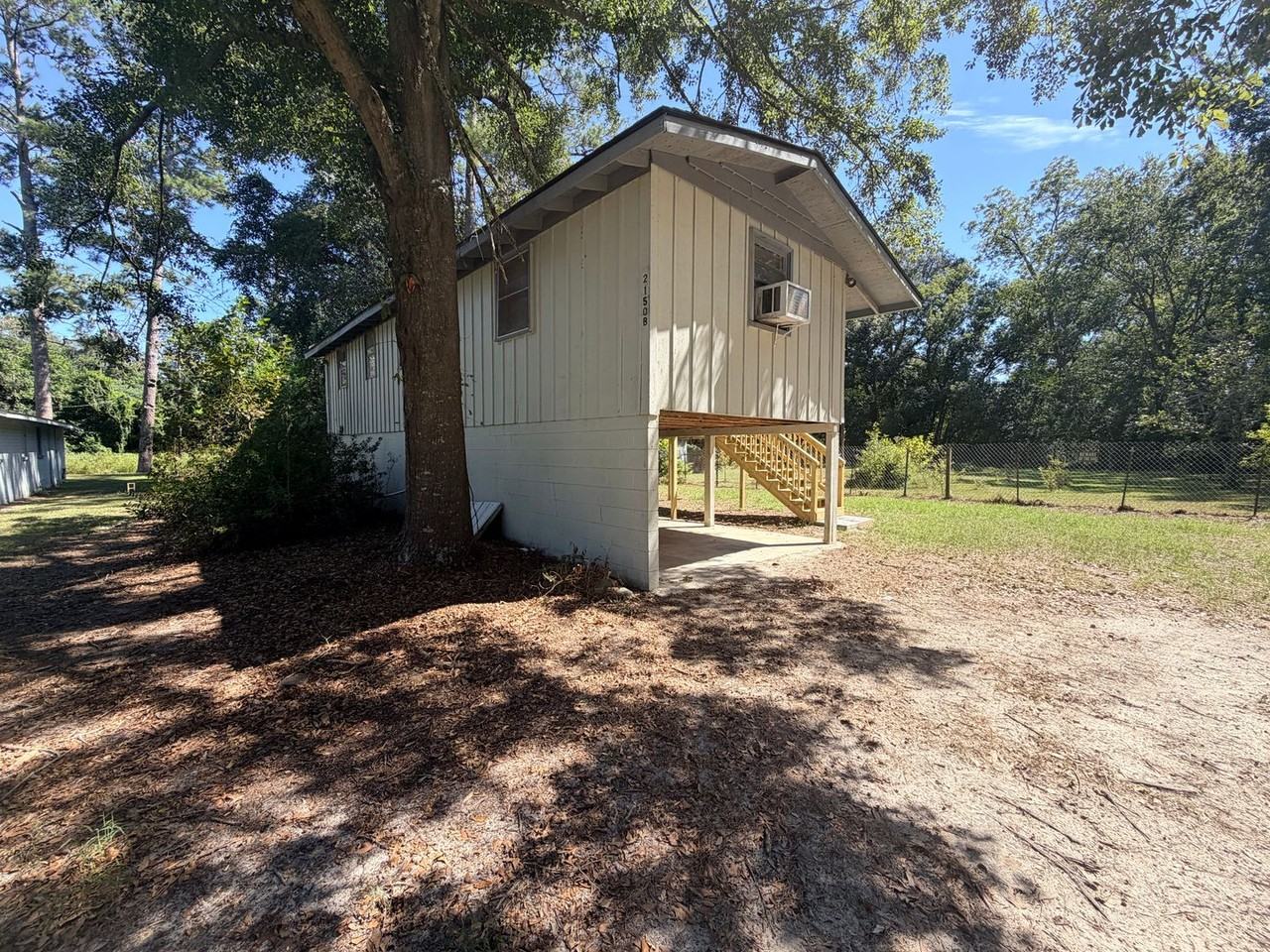 2150 1/2 Winston Ave - Photo 2 of 9