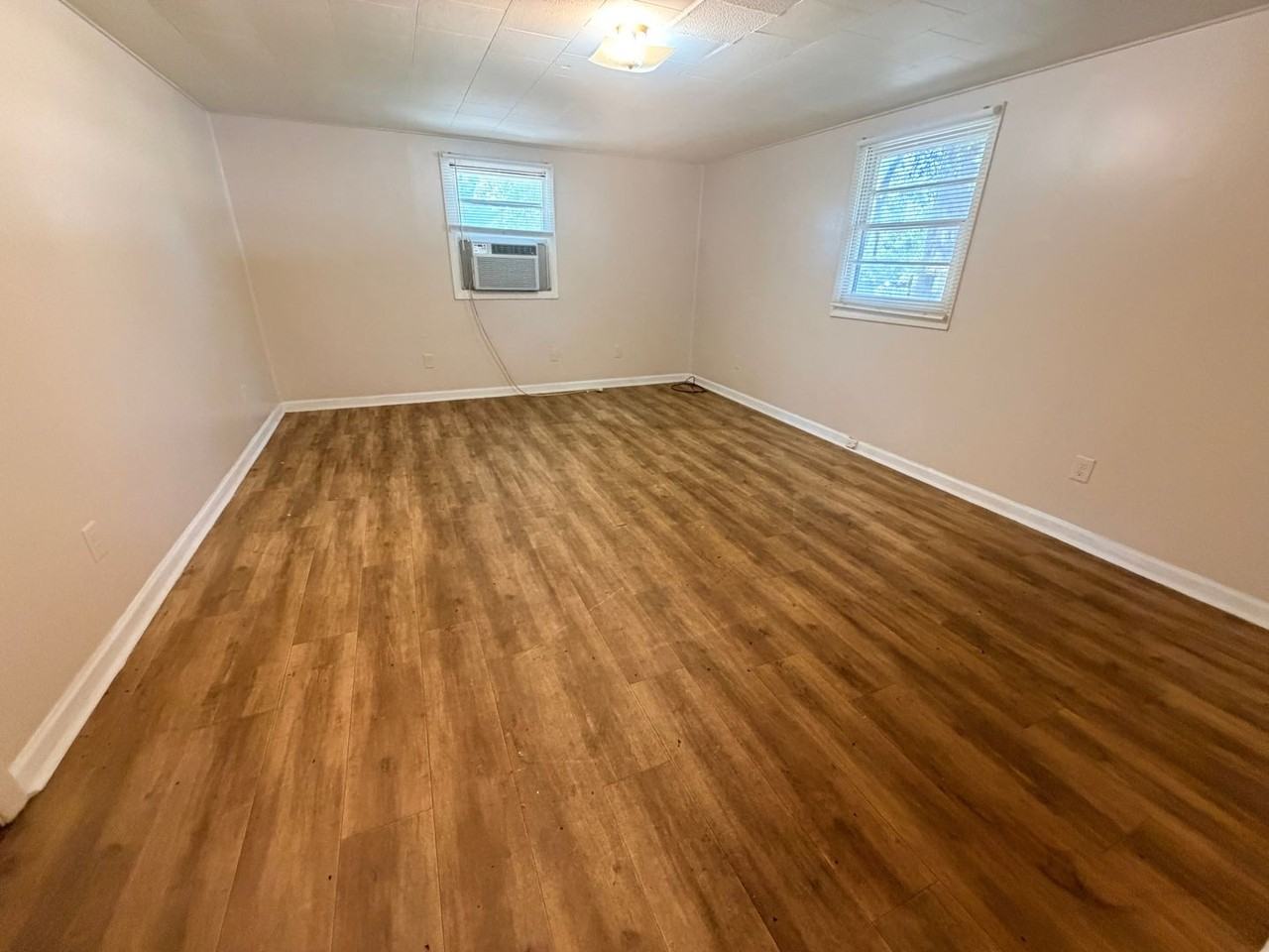 2150 1/2 Winston Ave - Photo 4 of 9