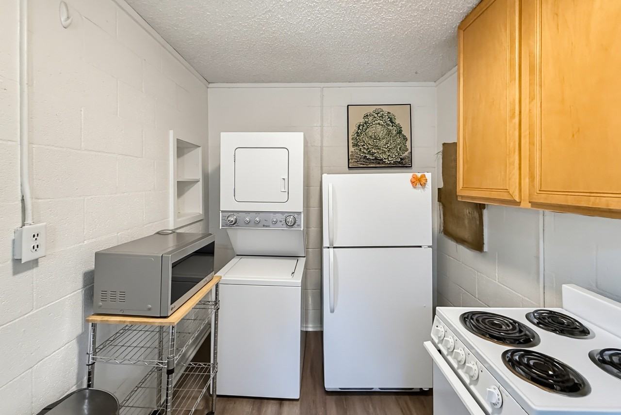 18627 Hillside Dr #1 - Photo 5 of 17