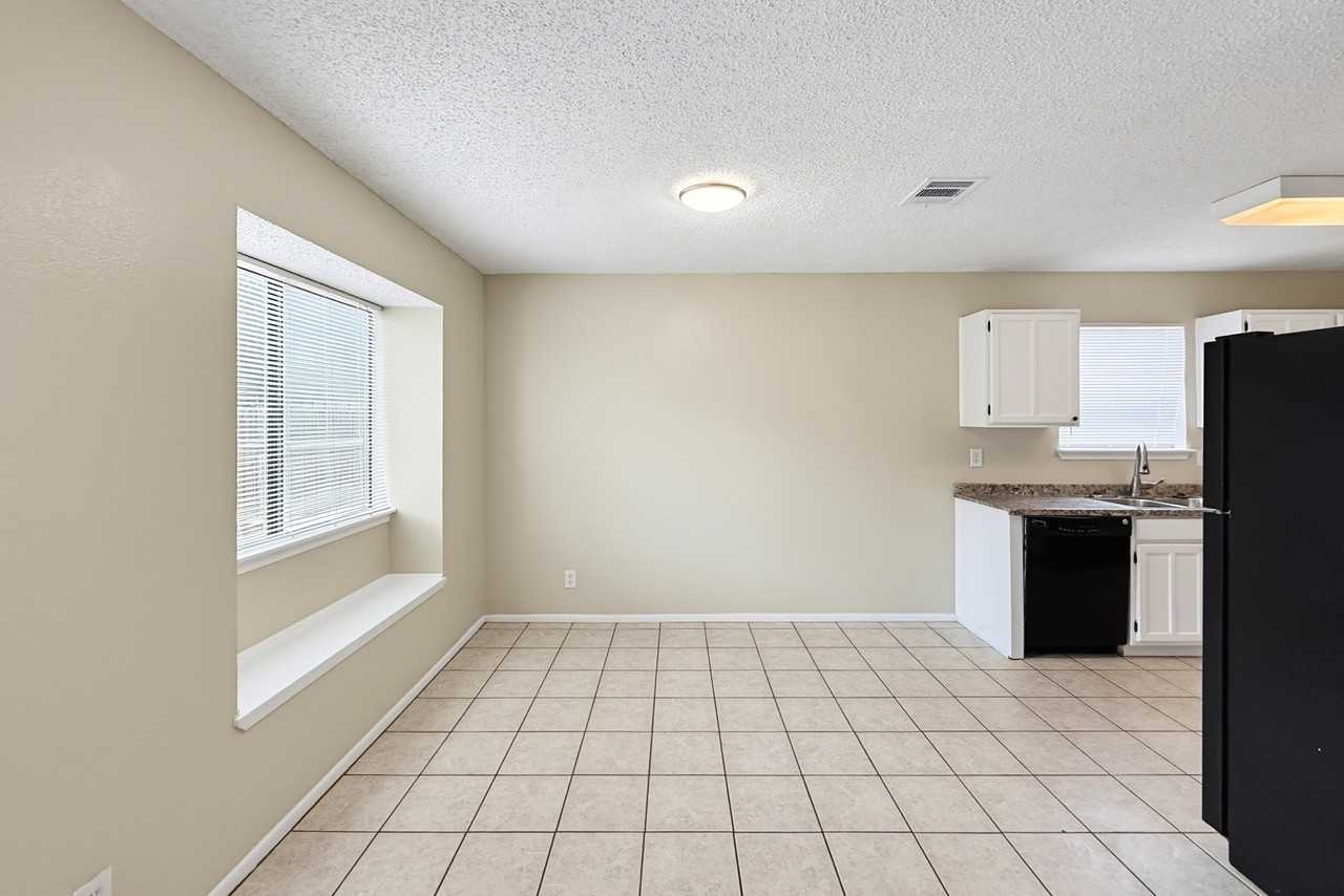 9806 Broad Forest St #1 - Photo 5 of 19