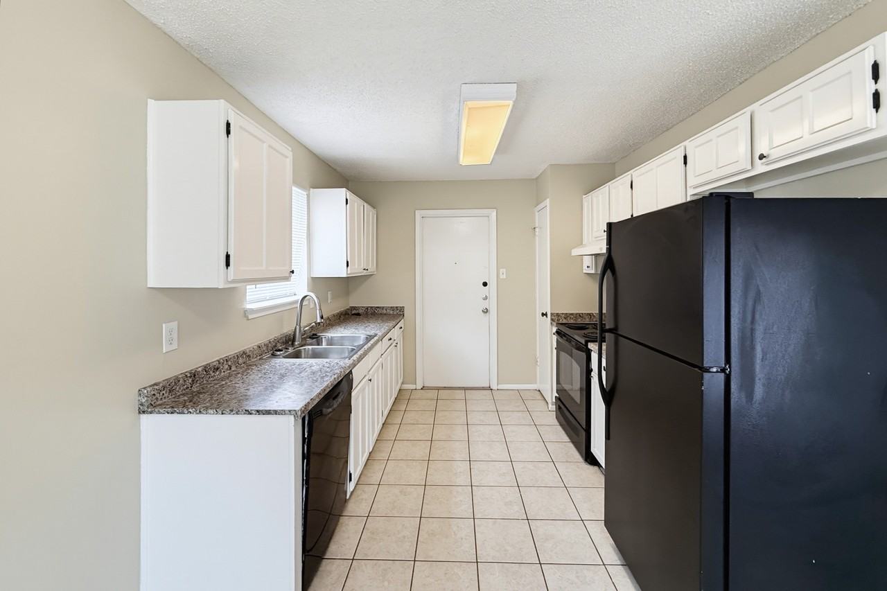 9806 Broad Forest St #1 - Photo 6 of 19