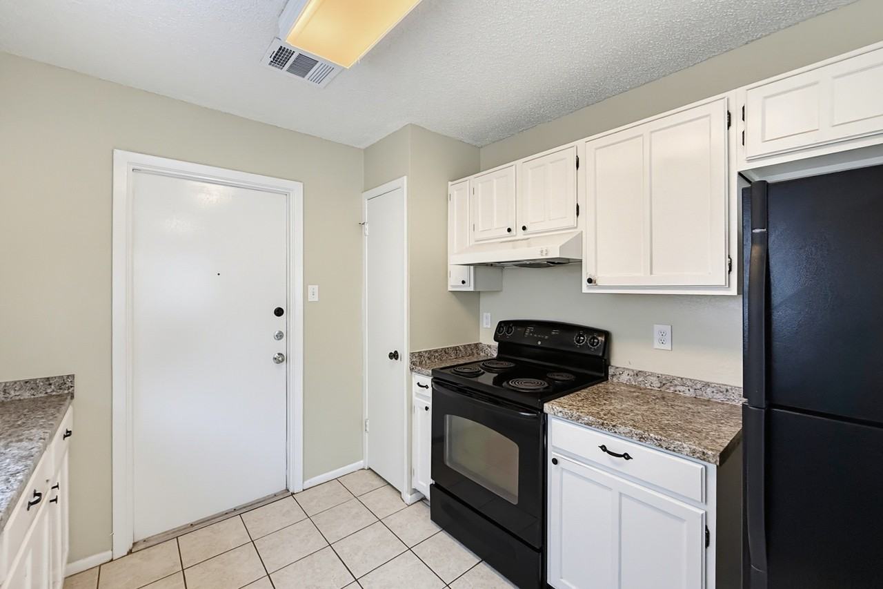 9806 Broad Forest St #1 - Photo 7 of 19